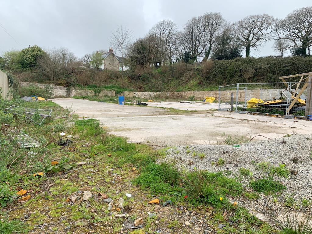 Lot: 18 - LAND WITH PRIOR APPROVAL FOR FIVE DWELLINGS - General view of land
